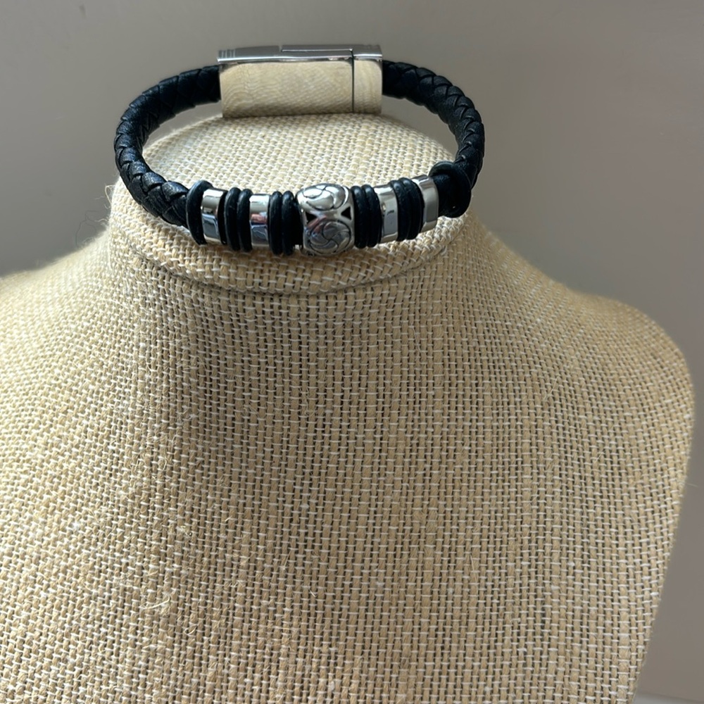 LOSSOT LEATHER AND STAINLESS STEEL PHONE CHARGING BRACELET